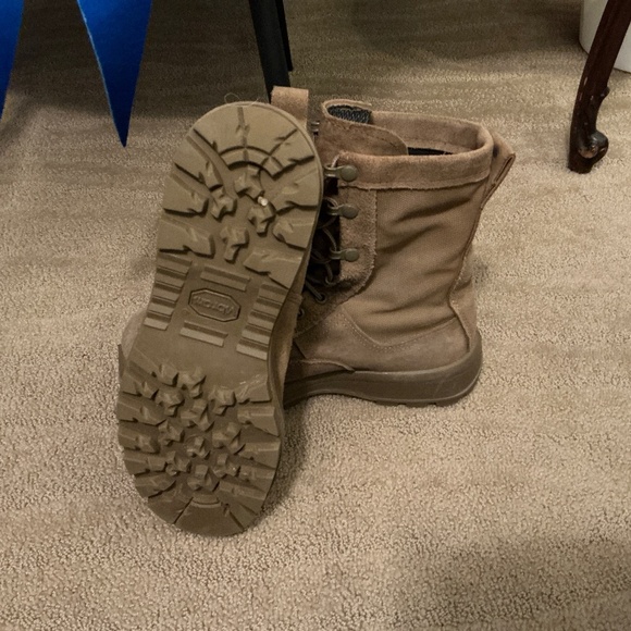 Belleville Combat Boots: size 7.0 R - Picture 2 of 2